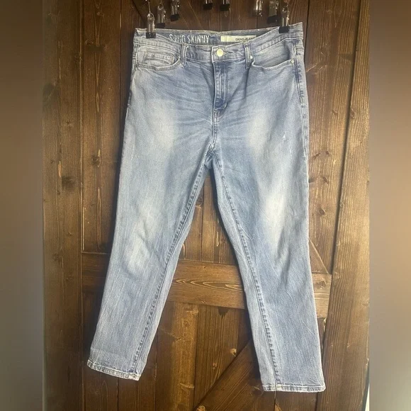 DKNY•SOHO Skinny•SIZE 8•slight distressing•Pre-Loved•good condition (13) - Picture 1 of 11